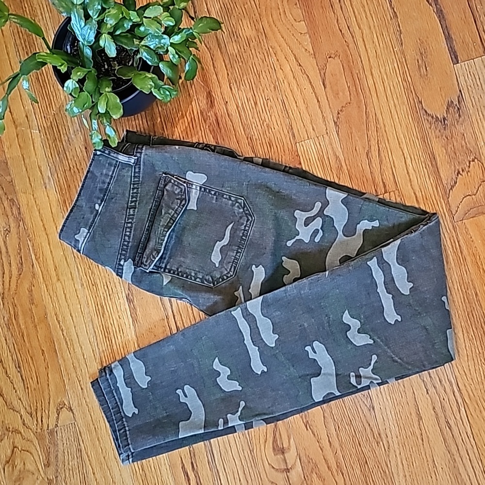 William Rast camo jeans size 27/4